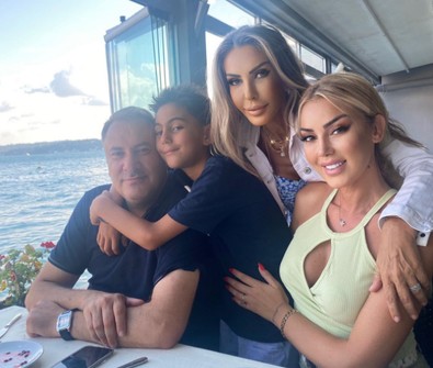 Petek Dinçöz'ün annesi bıçak altına yatıp estetik oldu! Son halini gören kimse inanamadı, tekrar baktı - Resim : 1