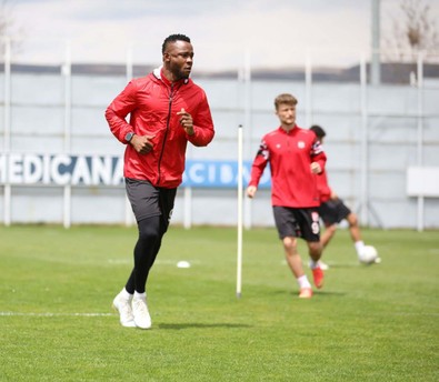Sivasspor’a Fenerbahçe maçı öncesi 3 müjde birden! - Resim : 2