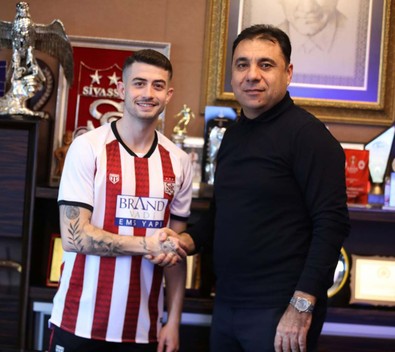 Sivasspor transferde gaza bastı! Kerem Atakan ve Nikolic’ten sonra bir transfer daha! Bülent Uygun’un çok istediği orta saha geliyor - Resim : 2