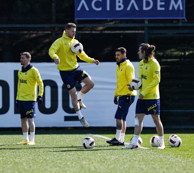 İki günlük izin sona erdi! Fenerbahçe'de Kasımpaşa mesaisi başladı! Yıldız futbolcu geri döndü - Resim : 2