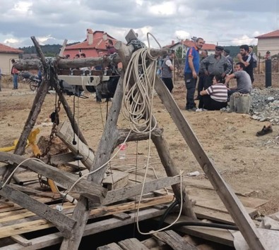 Baba ve oğullarının kuyu çalışması faciayla bitti - Resim : 1