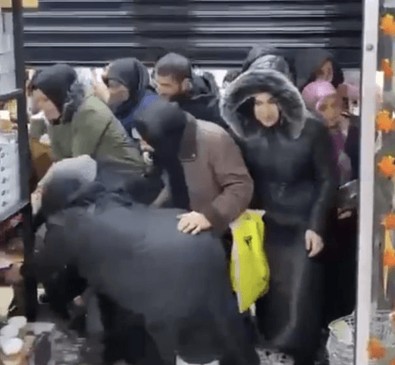Bursa'da yaşandı bu olay! Vatandaşlar tek bir şey uğruna birbirleriyle kıyasıya yarışa girdi - Resim : 1