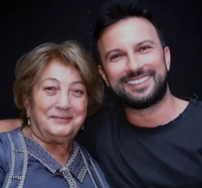 Tarkan annesine gözyaşları içinde veda etti! Yakın dostları Sibel Can ve Cem Yılmaz yalnız bırakmadı - Resim : 1