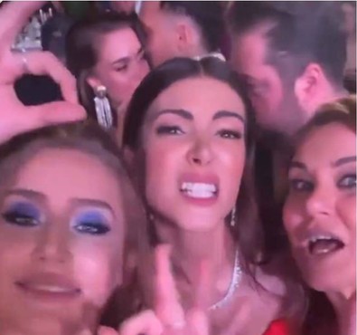 Edis ile boşanacağı konuşulan Bensu'nun yakınlaştığı görüntüler magazin gündemine bomba gibi düştü - Resim : 1
