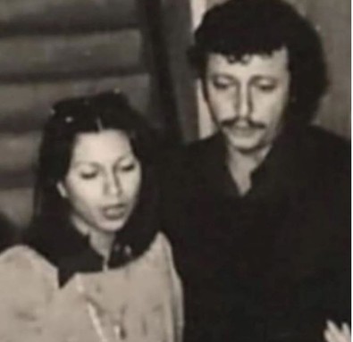 Metin Akpınar'la yıllar önceki bir fotoğrafını paylaştı: "Hassas bir durum ve asla dedikodu malzemesi yapılacak bir olay değil" - Resim : 1