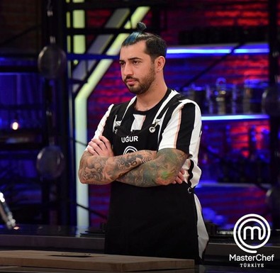 MasterChef'ten kovulan Uğur Yılmaz hakaret ve küfürlerinin ardından bakın ne yaptı? - Resim : 1