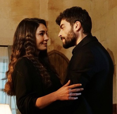 Hercai'nin yıldızı karavanı dağıtıp seti terk etmişti! Ebru Şahin'den flaş hamle - Resim : 3