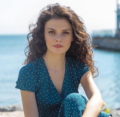 Sinem Ünsal kimdir, kaç yaşında, nereli? Gizli Saklı'nın 'Naz'ı Sinem Ünsal hangi dizilerde oynadı? - Resim : 1