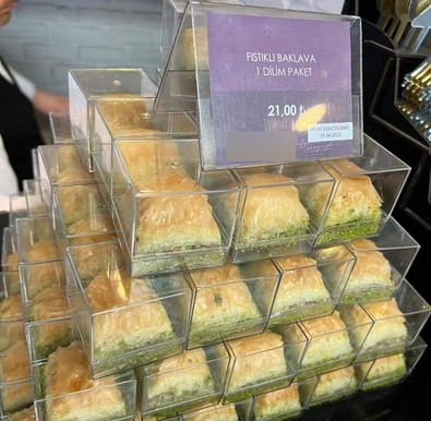 Baklava dilimle satılınca tek tek kutulara konuldu! Hem görüntü hem de fiyat şaşırttı - Resim : 1