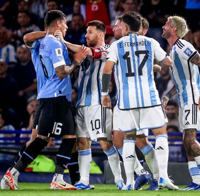 Onu hiç böyle görmediniz… Lionel Messi ortalığı birbirine kattı! Yaptıklarını tüm futbolseverler eleştirdi - Resim : 2