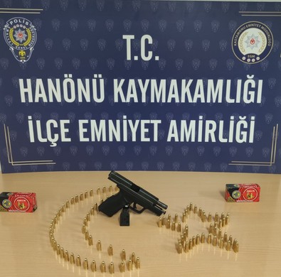 Bir anda havaya ateş açmaya başladı! Ruhsatsız silahla yakalandı! - Resim : 1