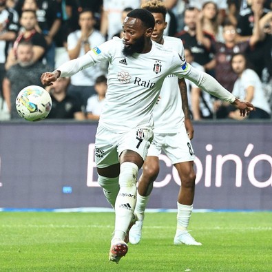 Beşiktaş - Fatih Karagümrük maçı devre arasında çalan yeni beste neydi? - Resim : 2