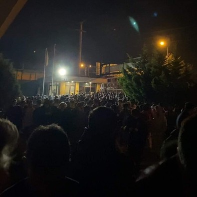 Düzce'de 5.9 büyüklüğünde deprem! Vatandaşlar sokağa döküldü - Resim : 1