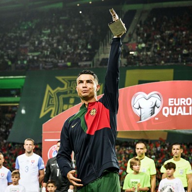 Rekorlara doymuyor! Cristiano Ronaldo bir kez daha tarih yazdı! - Resim : 1