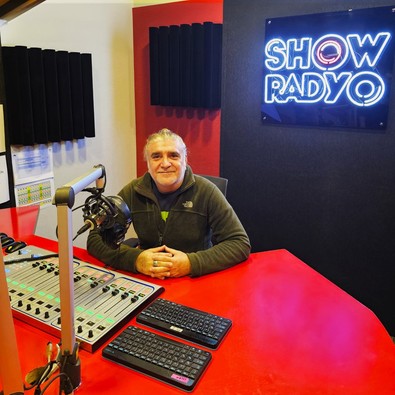 Radyo dünyasının sevilen programcılarından Cem Arslan’ın 2024 yılında yeni adresi Show Radyo olacak - Resim : 1