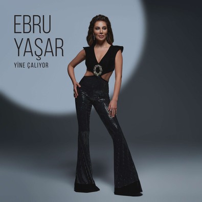 “Yine Çalıyor” kliplendi! Ebru Yaşar’dan beklenen klip geldi! - Resim : 1