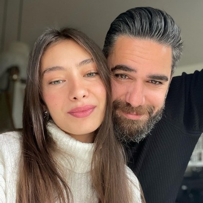 Neslihan Atagül ve Kadir Doğulu çifti müjdeli haberi verdi! "Bir süre daha bunu 'mahrem' tutmak isterdik" - Resim : 1