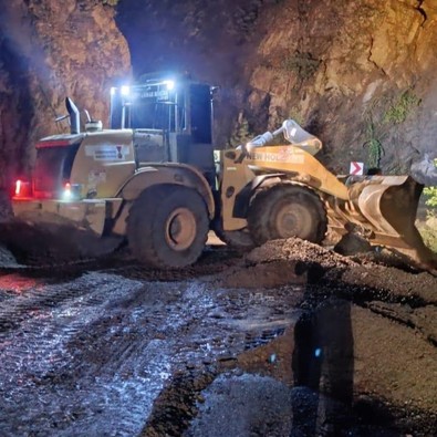 Kahramanmaraş'ta heyelan yüzünden kapanan yollar için çalışma başlatıldı - Resim : 2