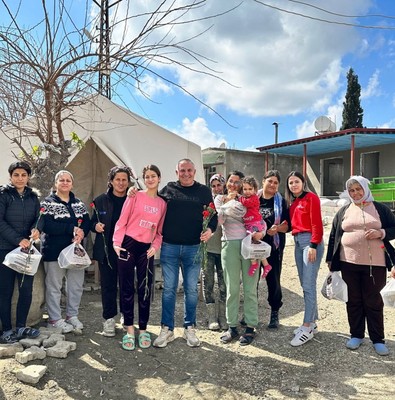 Adanalı kebapçıdan duygulandıran jest! Kadınlar Günü'nde Hatay'a gidip hepsini tek tek gezdi - Resim : 1