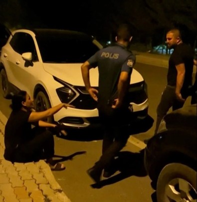 Polis 3 kere müdahale etti, ölüm tehdidi aldı, bekçiler darp edilmekten kurtardı! Her defasında şikayetçi olmadı: Aksaray'da çiftin inanılmaz kavgası - Resim : 1