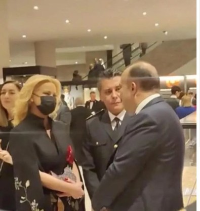 Müge Anlı, eşi Şinasi Yüzbaşıoğlu ile ilk kez görüntülendi! Gören aynı şey söyledi: "Çok yakışmışlar" - Resim : 1