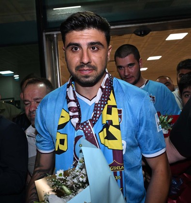 KAP bildirimi geldi! Trabzonspor, Ozan Tufan transferinin maliyetini açıkladı! Kasadan çıkacak bonservis ve maaş belli oldu - Resim : 2