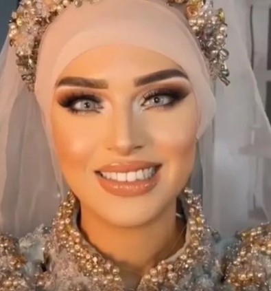 Düğün makyajı ile bambaşka birine dönüşen kadının önceki halini görünce inanamayacaksınız! Gören "Damat tanıyamayacak" demeden edemedi - Resim : 1