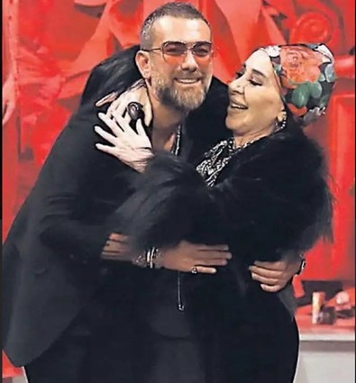 Ünlü dostları Nur Yerlitaş'ın ardından yasta - Resim : 3