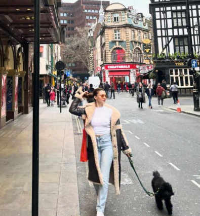 Ünlü oyuncu Burcu Özberk, hayranları için bol bol fotoğraf paylaştı - Resim : 1