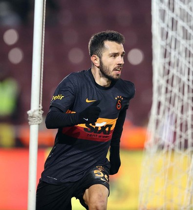 Galatasaray’da büyük sürpriz! Kimse bunu beklemiyordu: Yıldız futbolcu ayrılmak için izin istedi! - Resim : 2