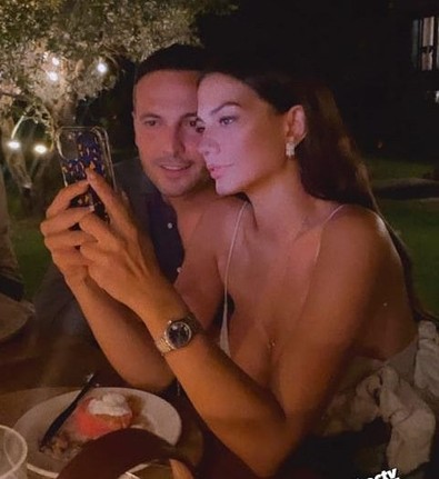 Demet Özdemir ve Oğuzhan Koç'tan el ele aşk pozu! - Resim : 2