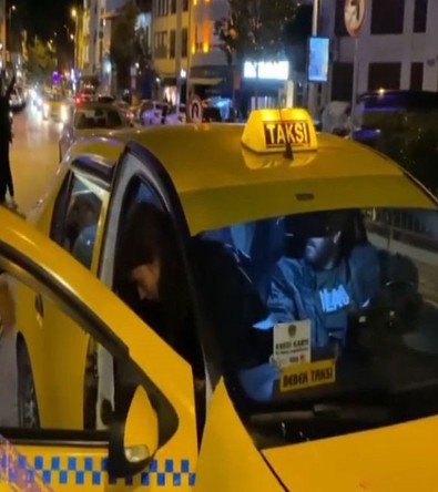 Defne Samyeli'nin kızı Derin Talu bu kez de kucak kucağa - Resim : 2