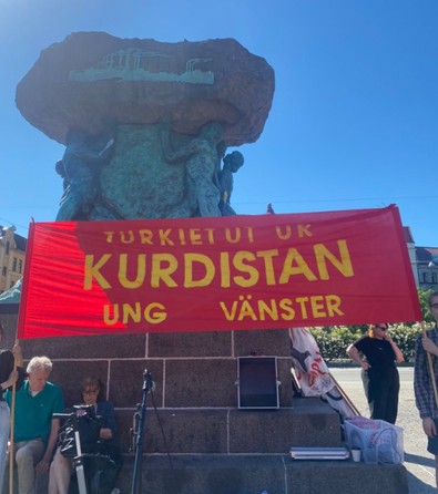 İsveç'te PKK yandaşları Türkiye yapılan anlaşmadan 3 gün sonra eylem yaptı - Resim : 1