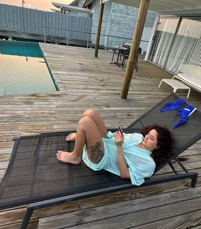 Şarkıcı Melek Mosso'dan sarı bikinisiyle olay dans! Saniyelerce devam etti - Resim : 2