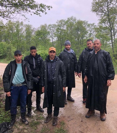 Edirne'den Bulgaristan'a kaçmaya çalışan kaçak göçmenler Jandarma ekiplerine yakalandı - Resim : 1