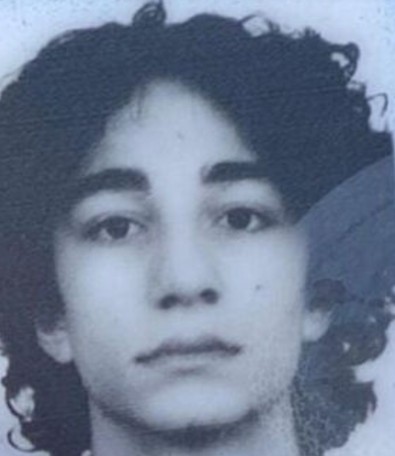 İki genç kadını katleden caninin odasına girildi: Vahşetin detayları kan dondurdu: Parçalanmış insan vücudu çizimi, duvara asılı haç, garip tablolar... - Resim : 1