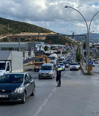 Korona, kısıtlama bahane, Bodrum şahane!.. Nüfusu 600 bine dayandı! - Resim : 1