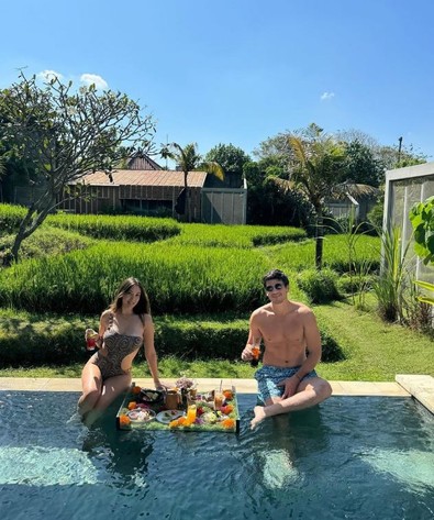 Mehmet Ali Erbil'in kızı Yasmin Erbil ile damadı Yiğit Poyraz Bali tatilinde! Yasmin'in leopar desenli bikinisiyle videosu nefes kesti! O paylaşımına beğeni yağdı - Resim : 2