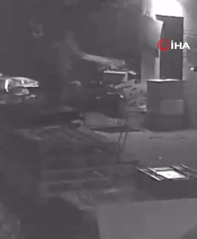 Depremzedeler için toplanan yardımlar ateşe verildi! Skandalın görüntüsü ortaya çıktı - Resim : 2