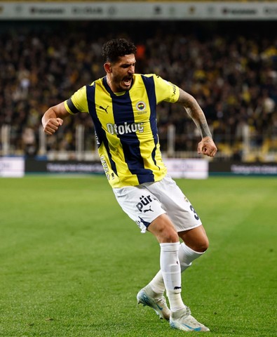 Fenerbahçe taraftarı yoğun tepki gösteriyordu! O oyuncunun talibi çıktı - Resim : 1