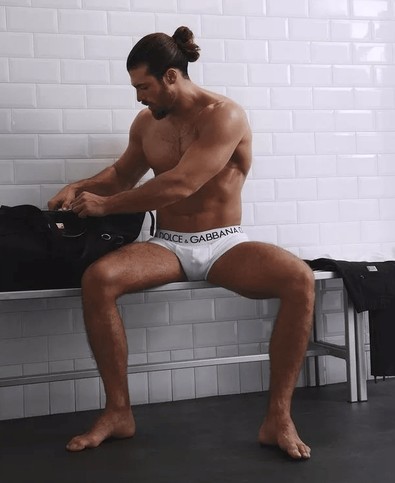 Can Yaman'dan boxerlı paylaşım! "Keşke görmeseydim" - Resim : 1