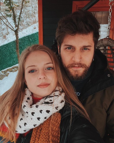 İpek Filiz Yazıcı ve Ufuk Beydemir çiftinden aşk pozu - Resim : 4