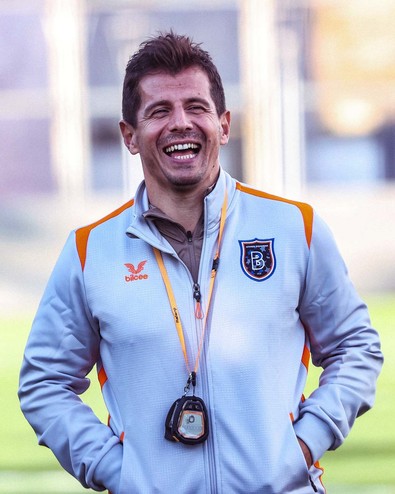 Başkan resmen açıkladı! Emre Belözoğlu Süper Lig'e geri döndü! “Her konuda anlaştık, imzalar atıldı” - Resim : 1