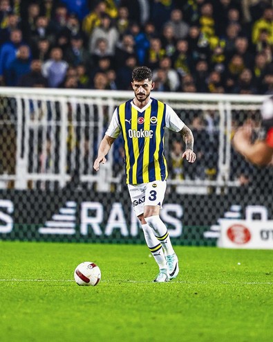Transferde anlaşma sağlandı! Fenerbahçe’den ayrılacak ilk isim belli oldu! Yıldız futbolcu Fatih Terim’in yanına gidiyor! - Resim : 1