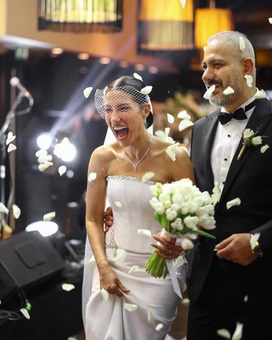 Çağla Şikel, ablasının düğününde eski sevgilisiyle nikah şahidi oldu - Resim : 1