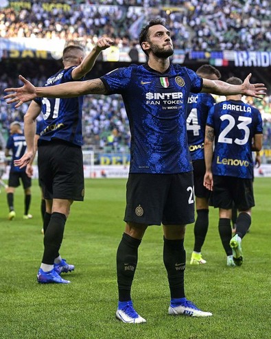 Inter'de kalacak mı? Milli futbolcu Hakan Çalhanoğlu geleceği hakkında konuştu! - Resim : 1