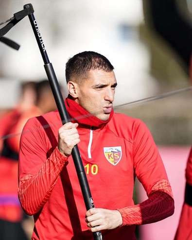 Burak Yılmaz müjdeyi verdi! Yıldız futbolcuyla anlaşmaya varıldı! Salı günü gelip Kayseri'ye gelip imzayı atacak - Resim : 1