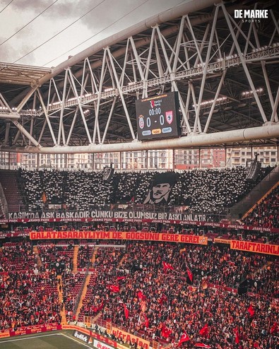 Galatasaray taraftarından 10 Kasım koreografisi: “Atam, dün, bugün, yarın daima izindeyiz” - Resim : 3
