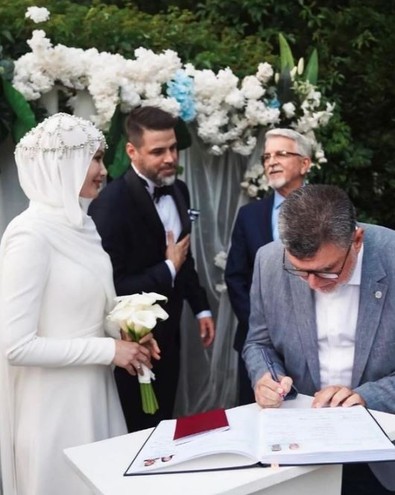 Gamze Özçelik'in eşi Reshad Strik'ten romantik kutlama! - Resim : 3