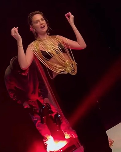Farah Zeynep Abdullah oryantal şov yaptı! Giydiği kıyafet ile sosyal medyayı salladı - Resim : 2